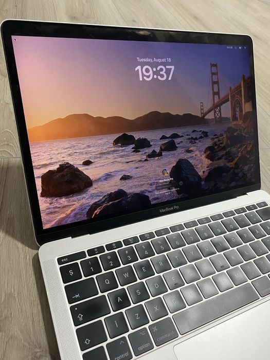 Vând MacBook Pro 2017