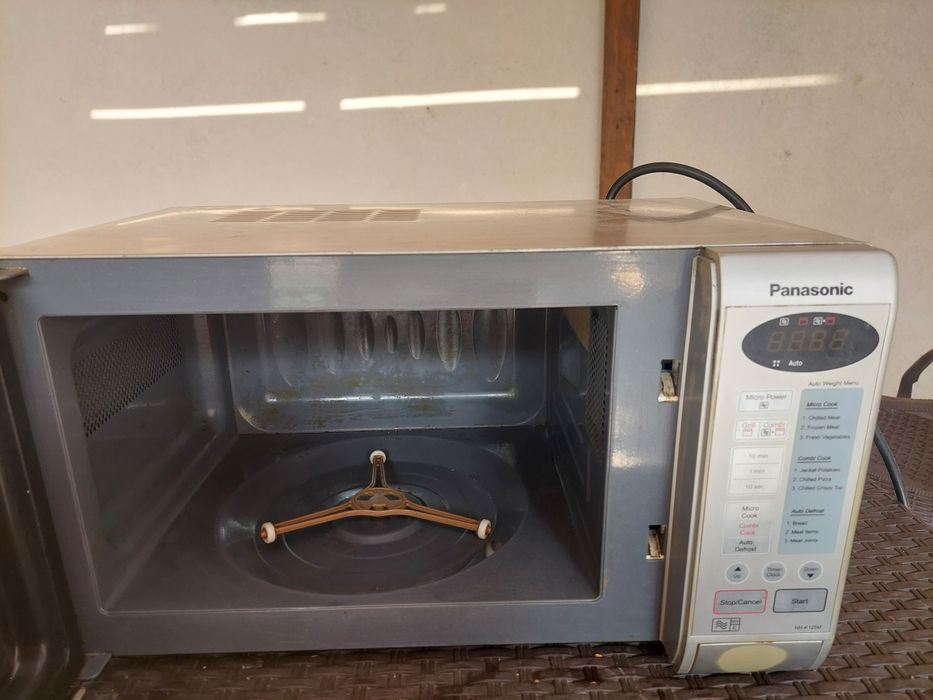 Vand cuptor cu microunde panasonic