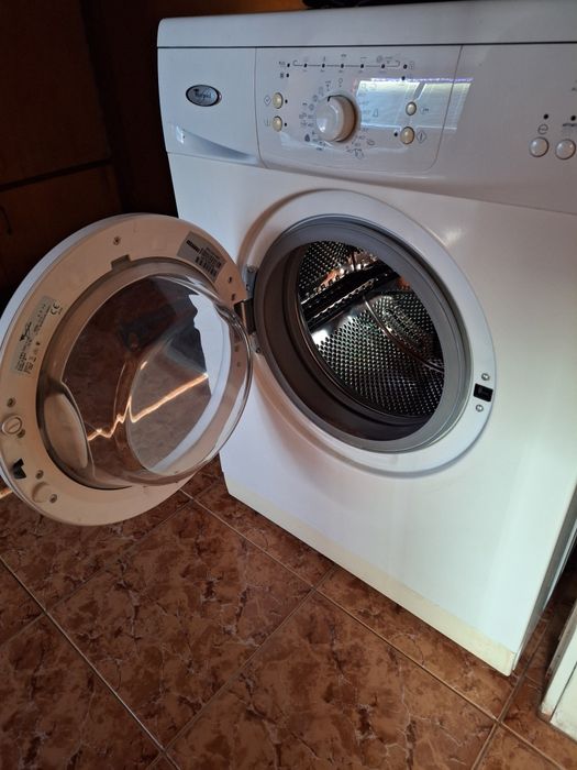 Продавам пералня whyrpool за части