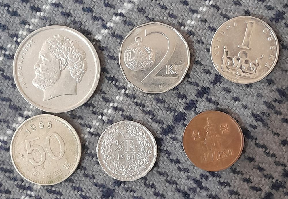 Продам монеты разные