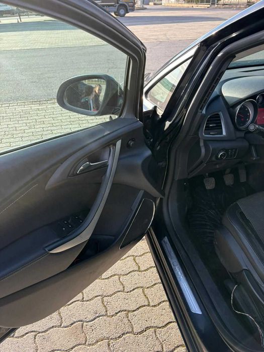 Se vinde OPEL ASTRA 2012