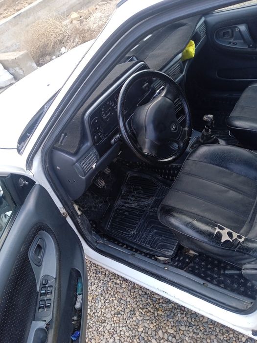 Holati yaxshi yurib turgan mashina