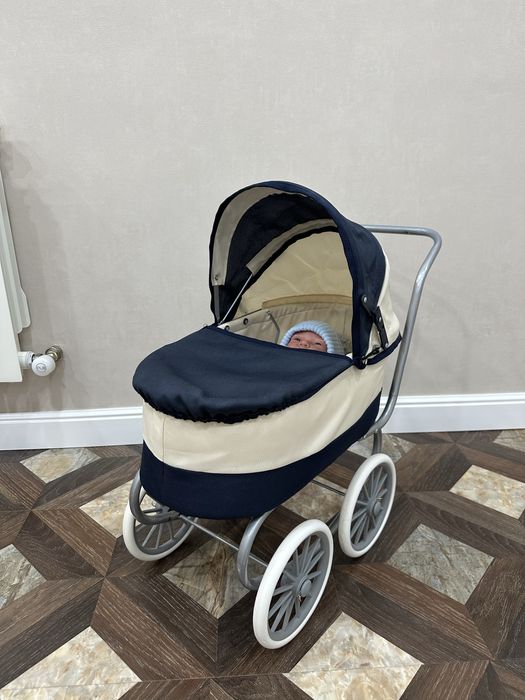 Игрушечная коляска