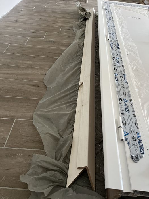 Чисто нова двулицева врата за баня