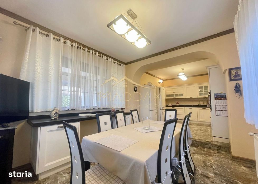 Vila 7 camere**Lake view**Ponton privat**Piscina**Teren 933 MP//Balote