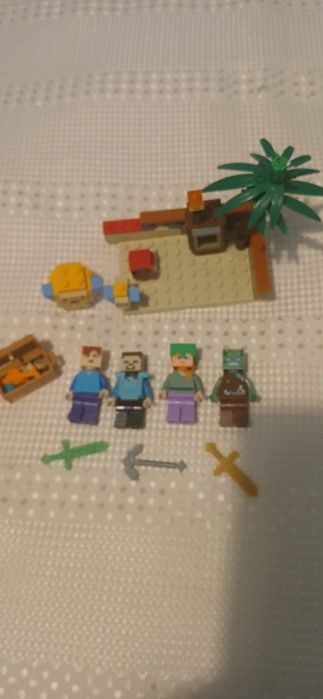 Lego Minecraft original cu 4 figurine Minecraft