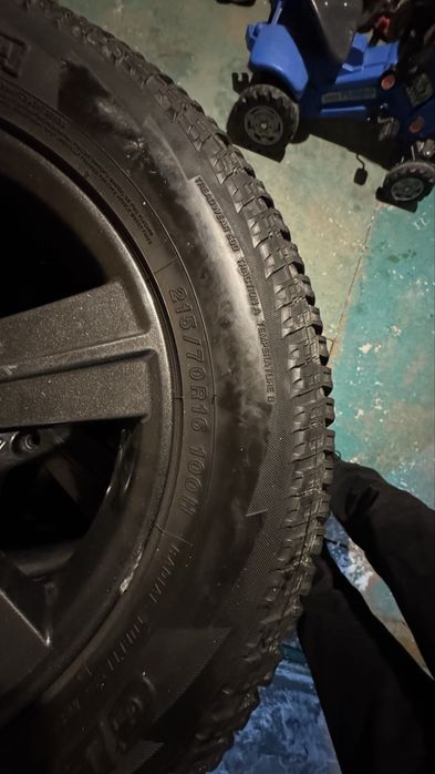 Резина шины а/т R16