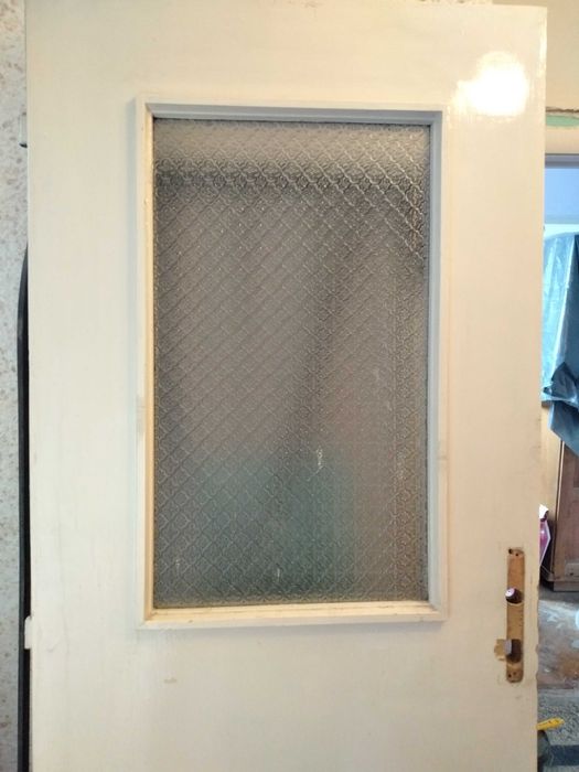 Прозорци и врати от стара дървена дограма за парник