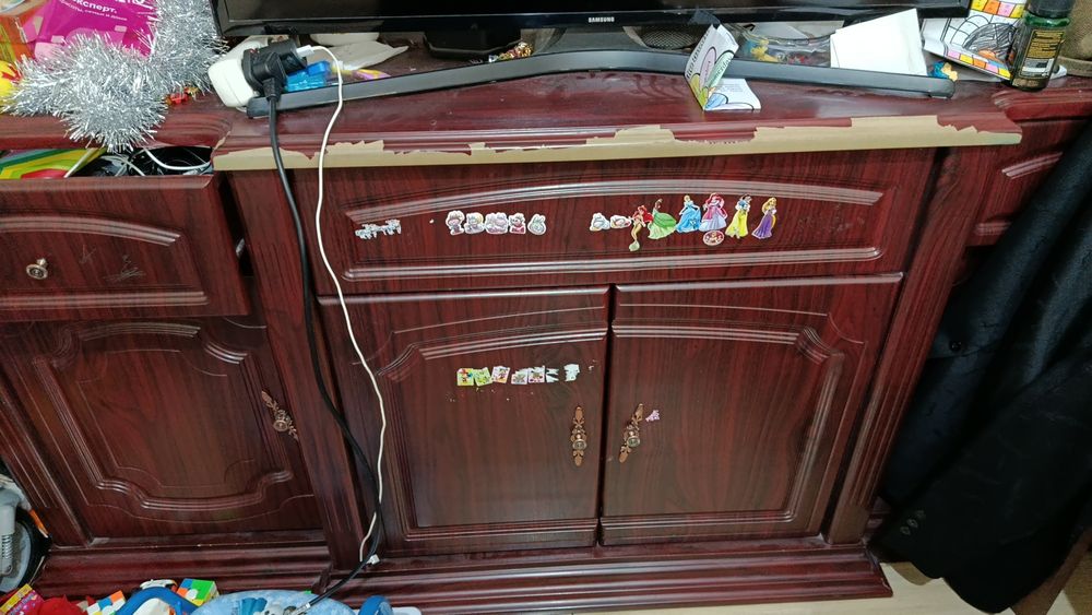 Комод билан стенка