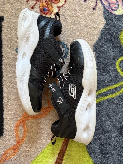 Обувки Skechers различни номера и модели