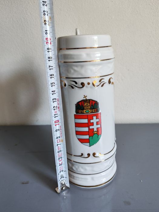 Diferite obiecte vechi de vânzare