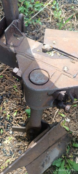 Плуг двухкорпусный