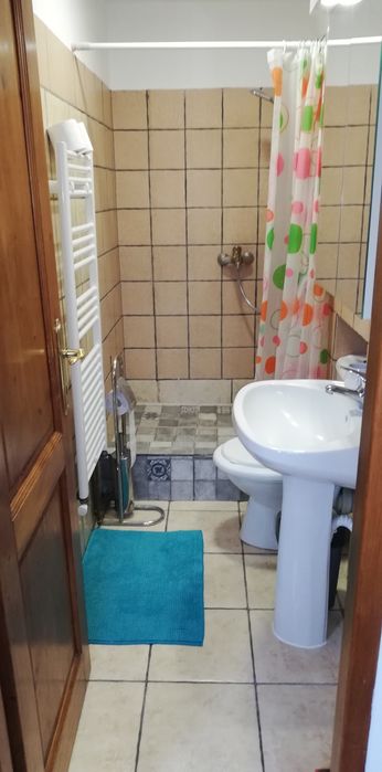 Casa / apartament / garsoniera cu foișor si gratar de închiriat în reg