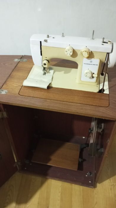 Продам швейную машину