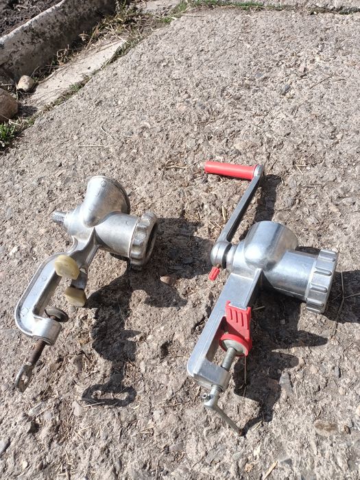 Продам две мясорубки