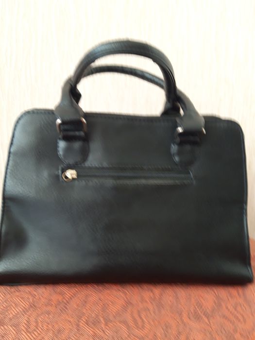 Женская сумка кожанная перламутровая  черного цвета