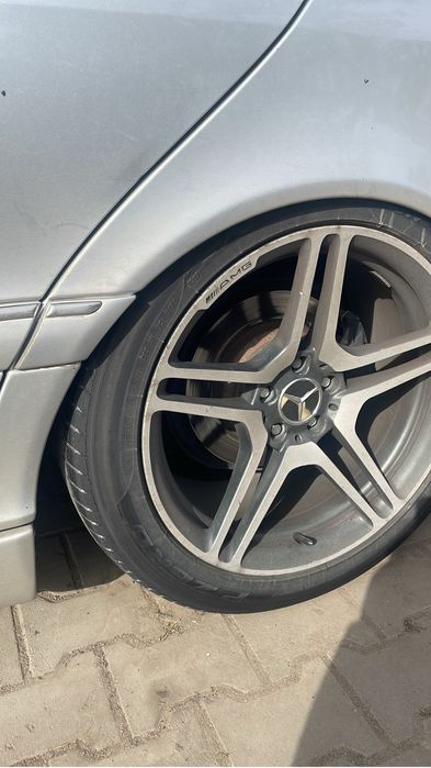 Продам диски разноширокие275/45/ 19 размер все 4 диски с пакрышками