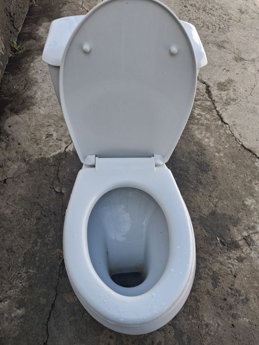 Продам унитаз в р хорошем срстояние