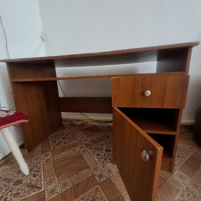 Продаю компьютерный стол б/у.