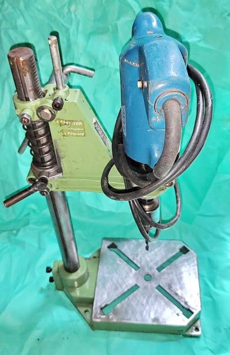 Masina de gaurit cu suport cu coloana