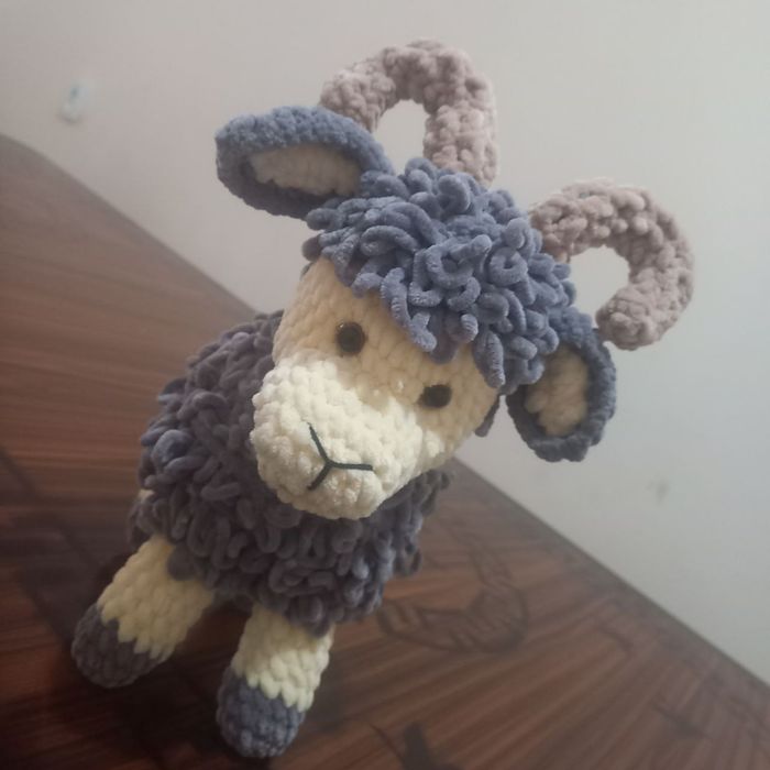 Yumshoq oʻyinchoq oʻgʻil bolalar uchun