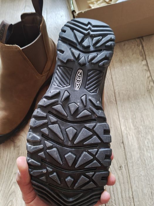 Нови обувки Keen