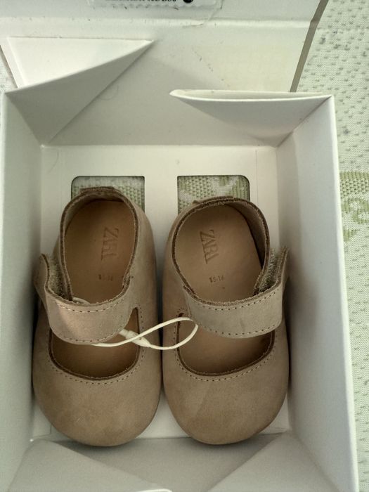 Малки бебешки обувки за момиче 3-6 месеца на Zara