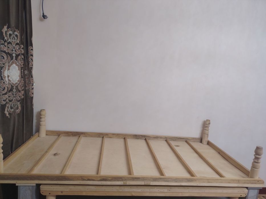 Газ плита и чай стол 2 шт сатылады. Цена газ 1.400. Стол 400.