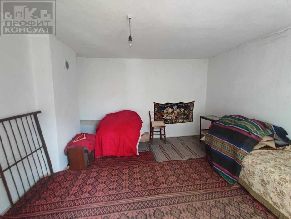 Масивна къща за продажба в с. Овча Могила