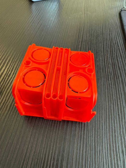 Квадратный подрозетник для выключателей розеток