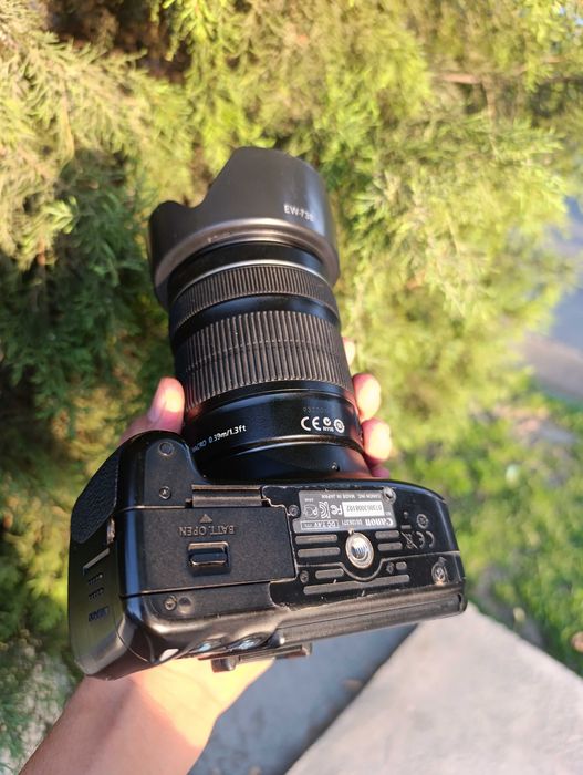 Canon EOS  650D orginal obektivi bilan sotiladi