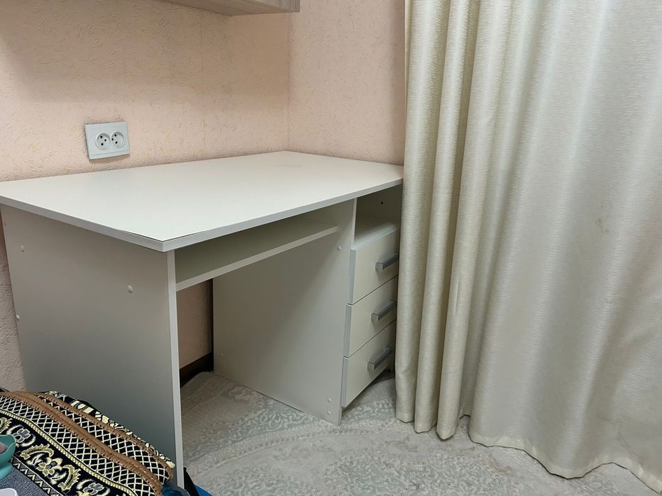 Продаю письменный стол