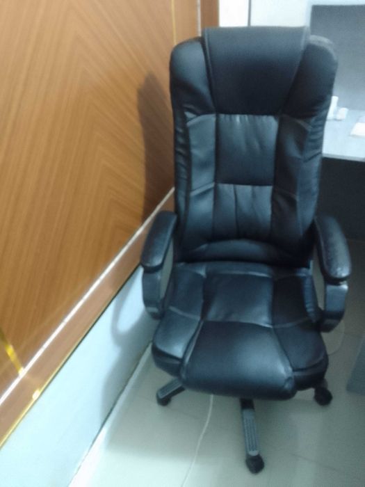 Продам ресепшн, шкаф, кресло