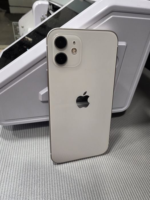 Корпус за Iphone 12 бял