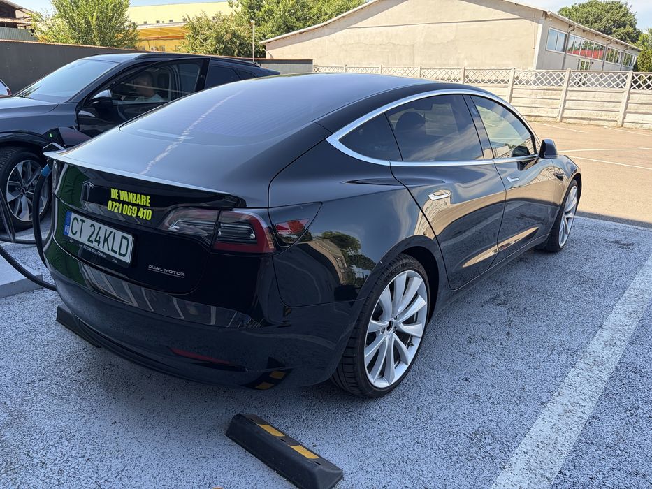TESLA Model 3 2019 — imagine 3