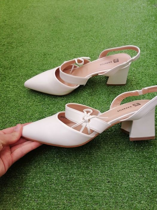 Бели обувки на нисък ток - чисто нови