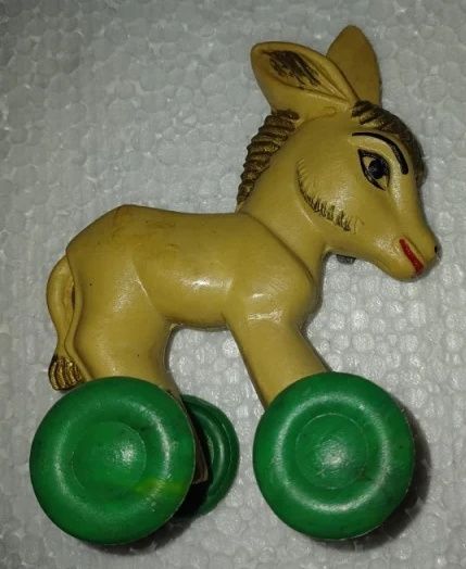 Jucarie MAGAR MAGARUS plastic dur perioada comunista posibil Bulgaria