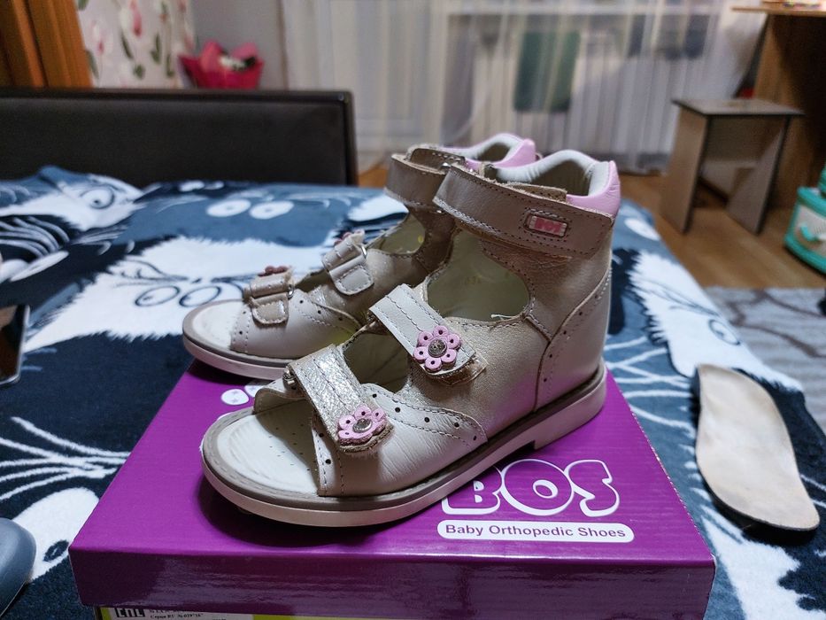 Продам сандали для девочки ортопедические