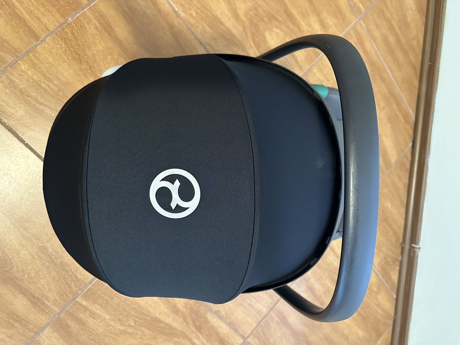 Кошче за кола Cybex Aton + база и адаптери
