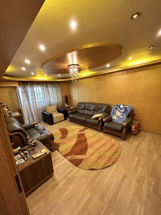 Apartament 4 camere+2 bai +garaj, etaj 6 lângă hotel City.