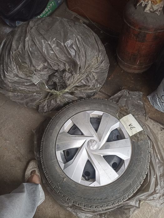 Продам комплект шины с диском, зимняя