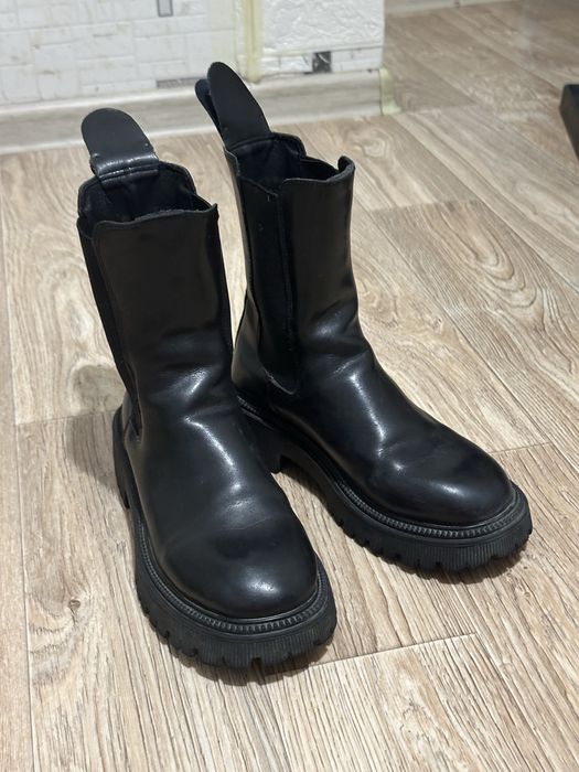 Продам обувь ботинки женские