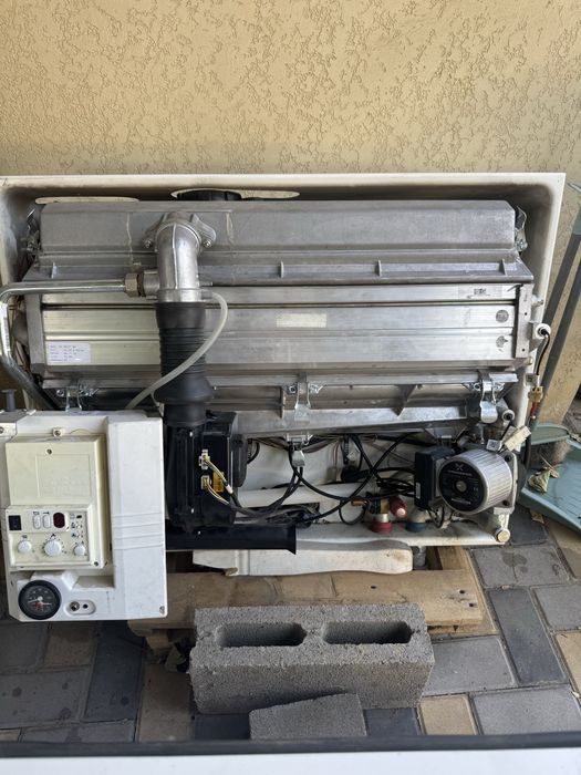 Продам газовый печь б/у Buderus GB112