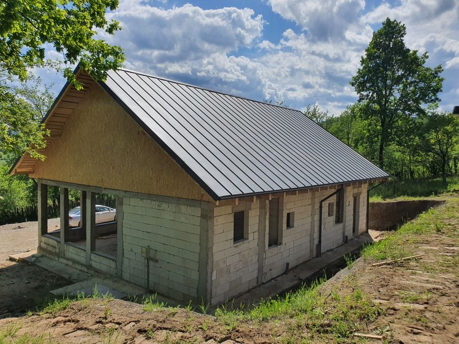 Construcție la rosu