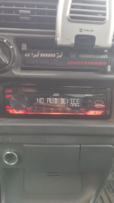 Автомагнитола JVC с Bluetooth и USB 35000