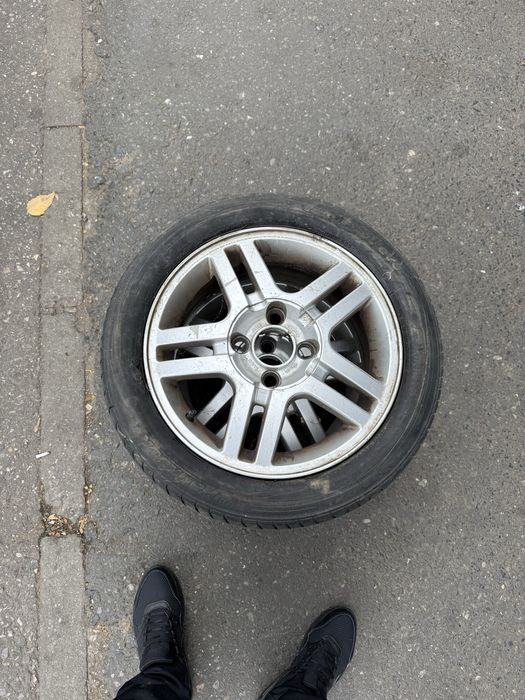 Jante pe 15 cauciucuri vara ford fiesta/195/50/15