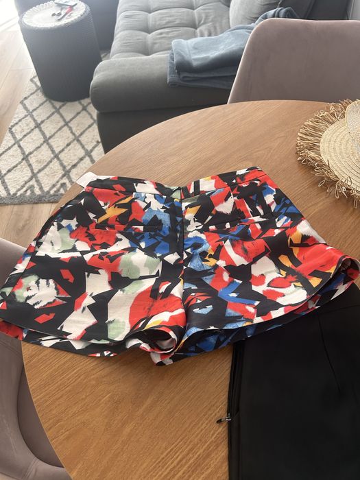 Къси дамски панталони