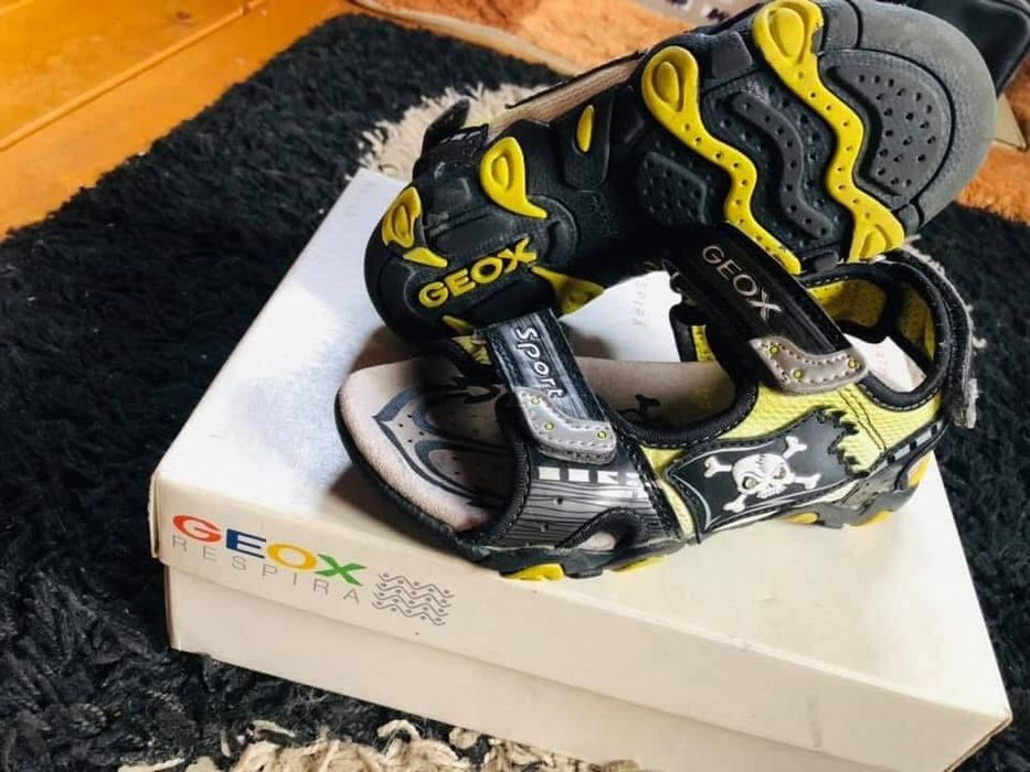 Sandale baiat GEOX-marimea 31,inter20cm,ileduri-lumini,nu CROCS,,Ecco