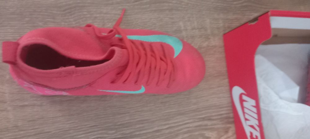 Vand ghete nike de fotbal cu crampoane