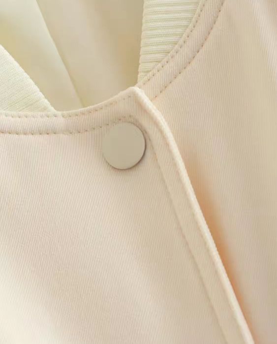 Продам бомбер новый размер 48-50